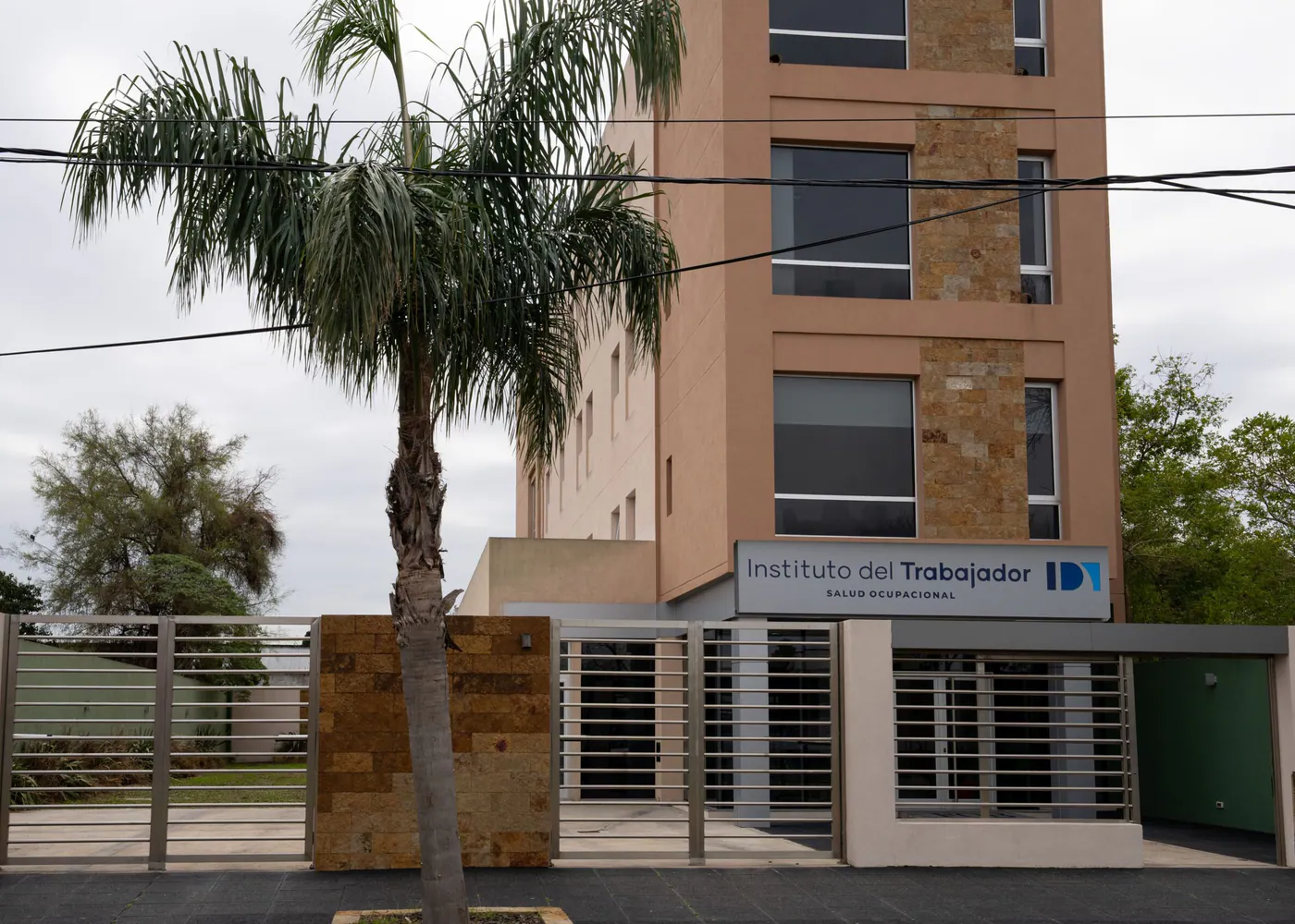 Fachada de MEDICHECK Campana
